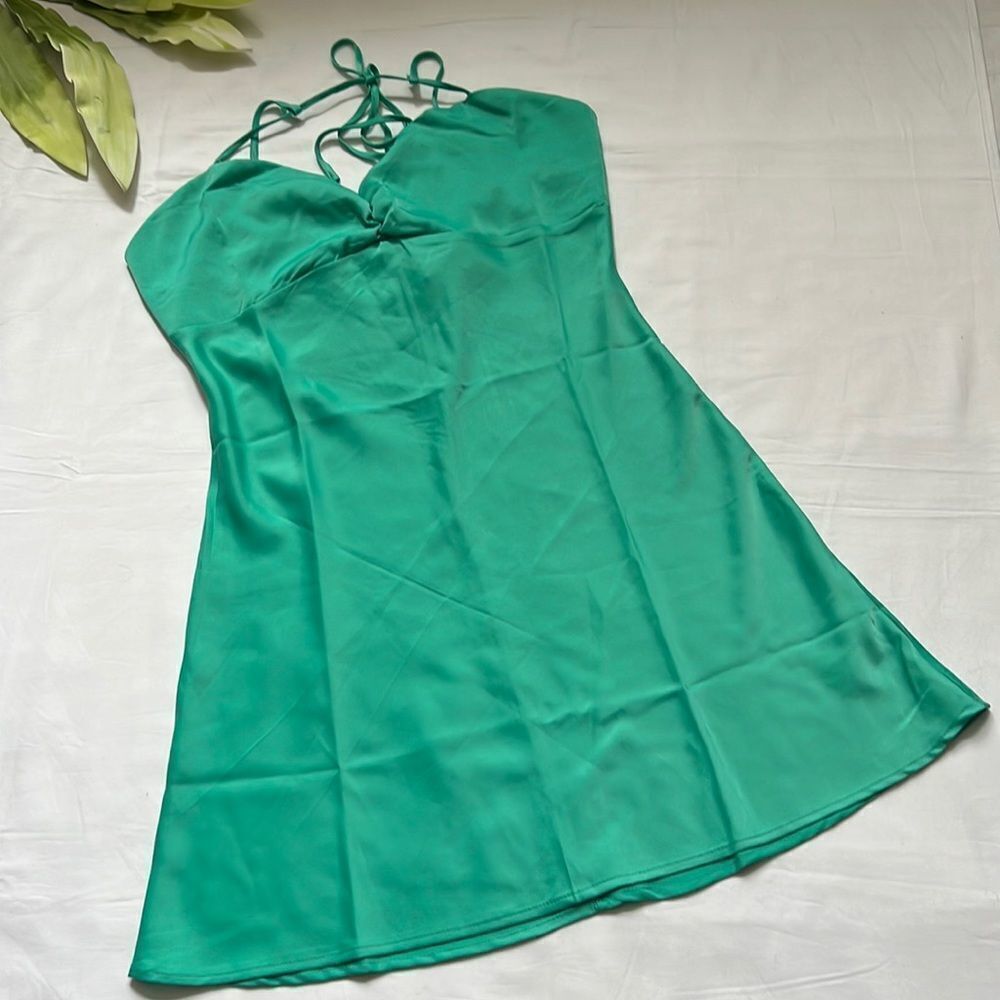𝅺⭐️nwt Forever 21 Halter Satin Dress⭐️